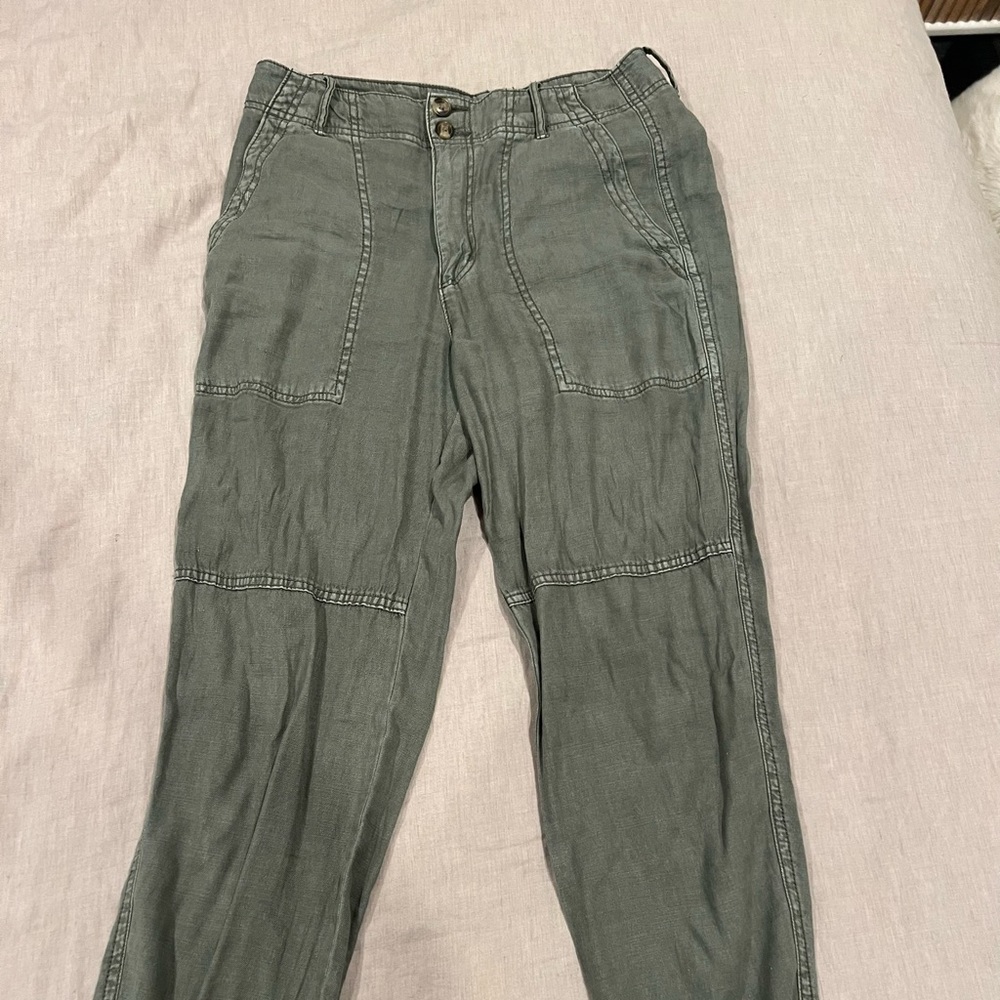 AE linen pants size 6. Ankle length.